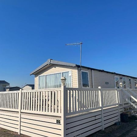 Delightful 6 Berth Holiday Home With Decking Area Chichester Extérieur photo
