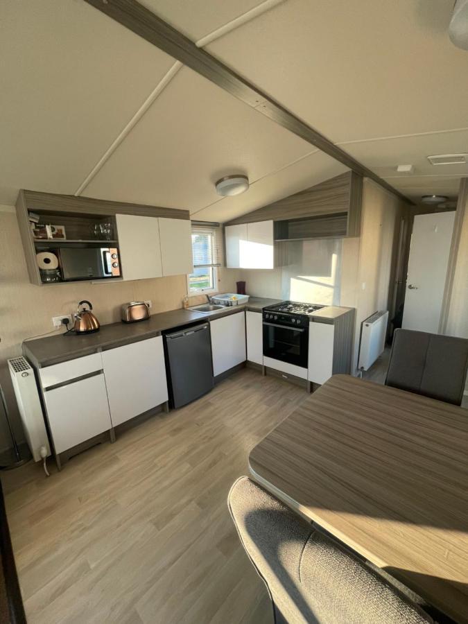 Delightful 6 Berth Holiday Home With Decking Area Chichester Extérieur photo