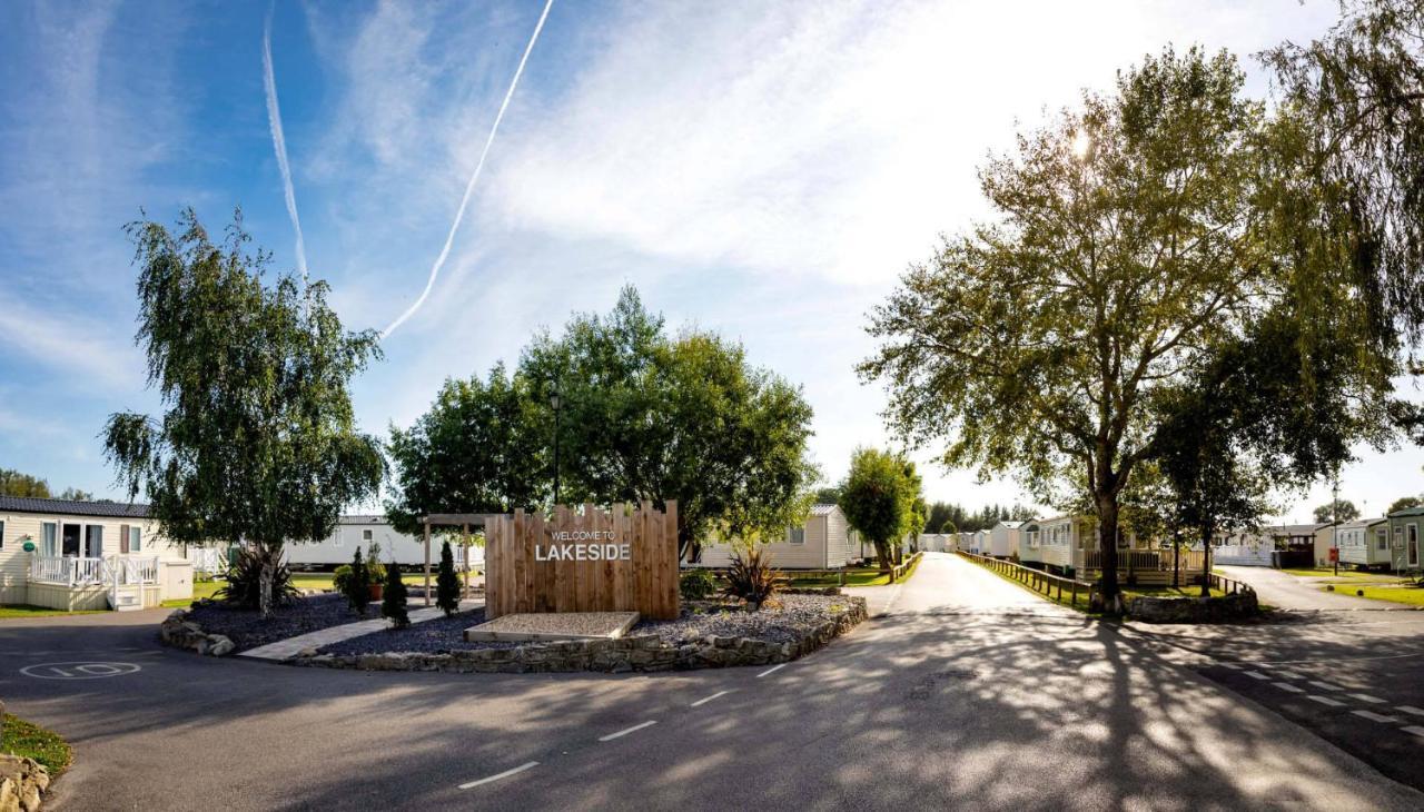Delightful 6 Berth Holiday Home With Decking Area Chichester Extérieur photo