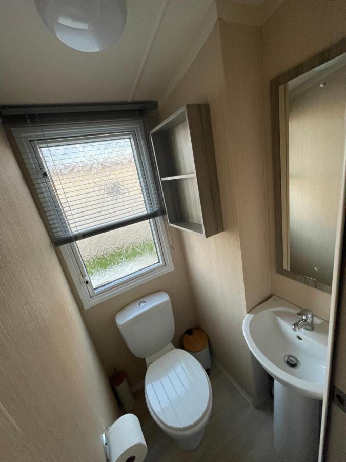 Delightful 6 Berth Holiday Home With Decking Area Chichester Extérieur photo