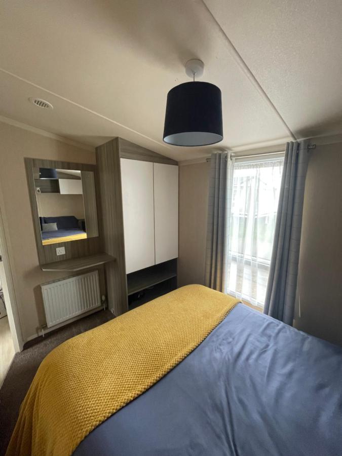 Delightful 6 Berth Holiday Home With Decking Area Chichester Extérieur photo