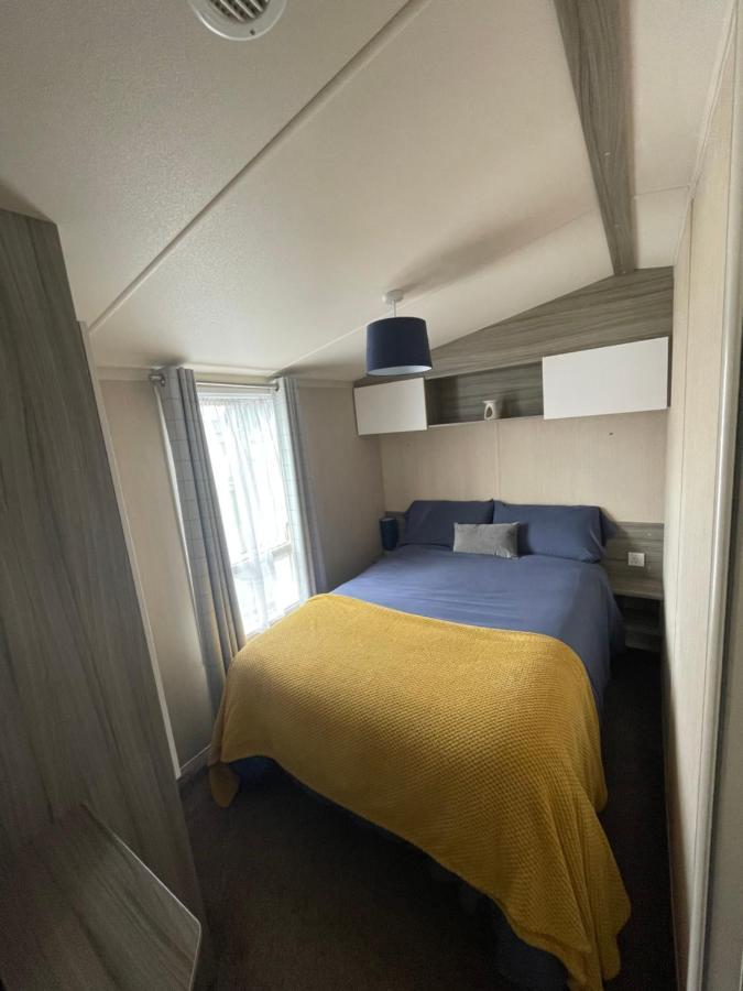 Delightful 6 Berth Holiday Home With Decking Area Chichester Extérieur photo